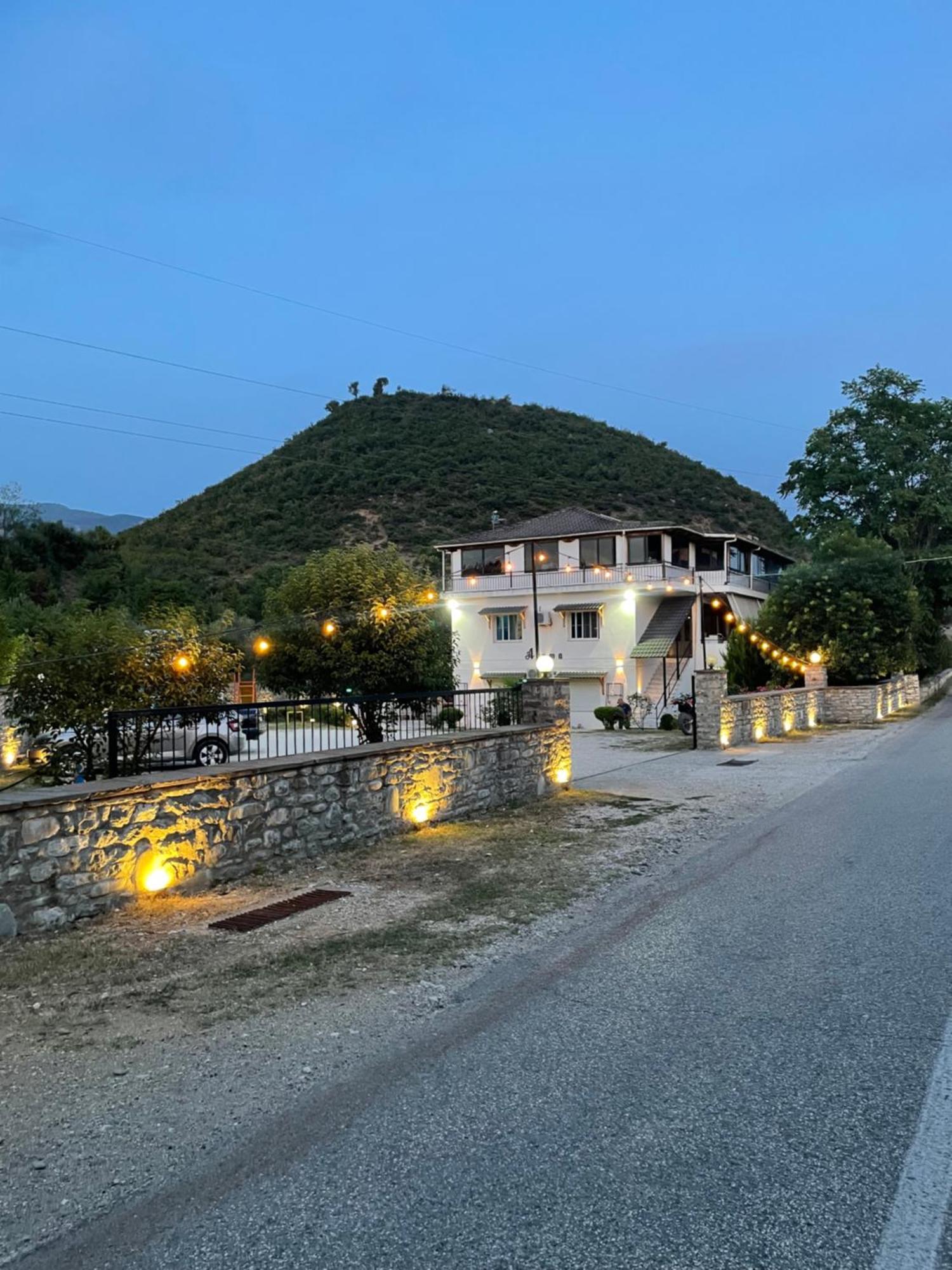 Përmet Hotel Aroma מראה חיצוני תמונה