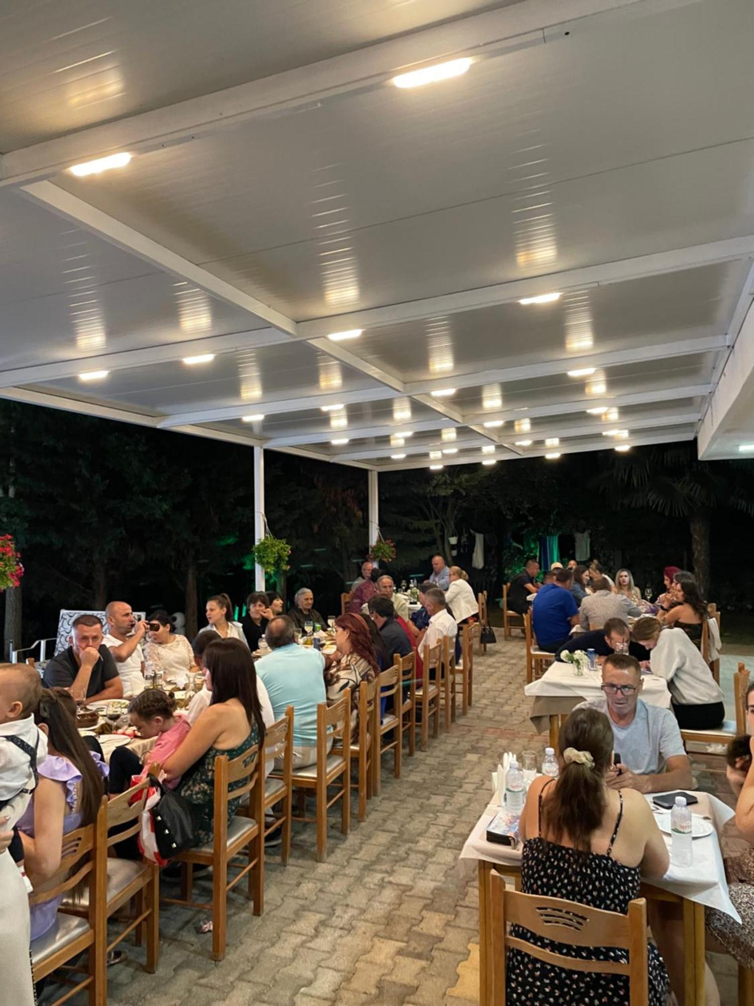 Përmet Hotel Aroma מראה חיצוני תמונה