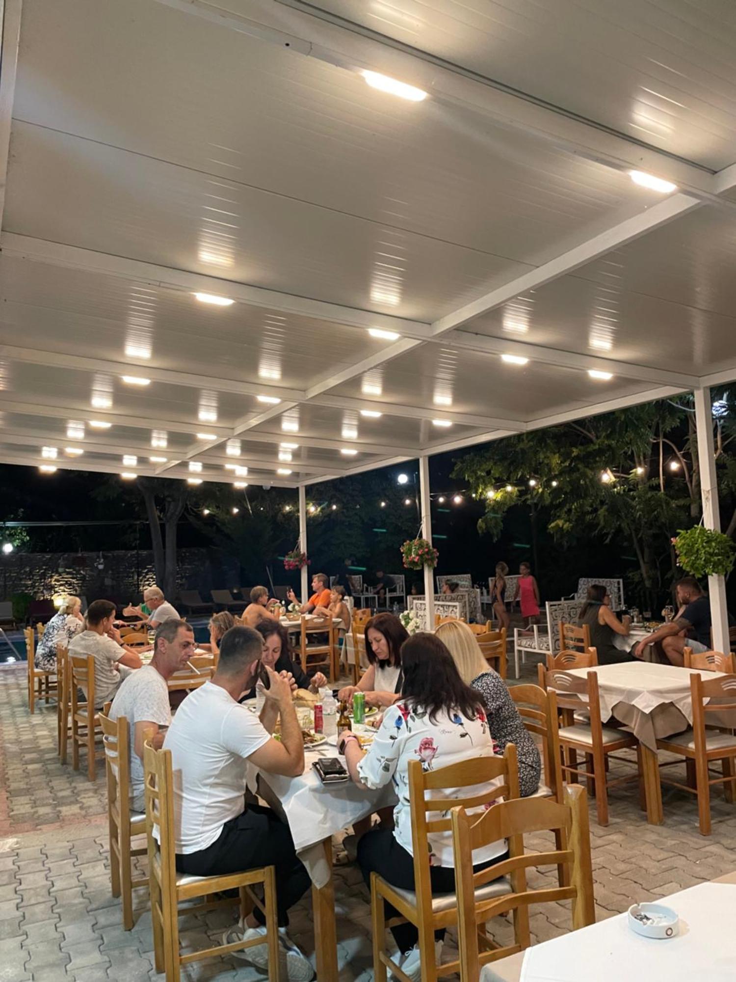 Përmet Hotel Aroma מראה חיצוני תמונה