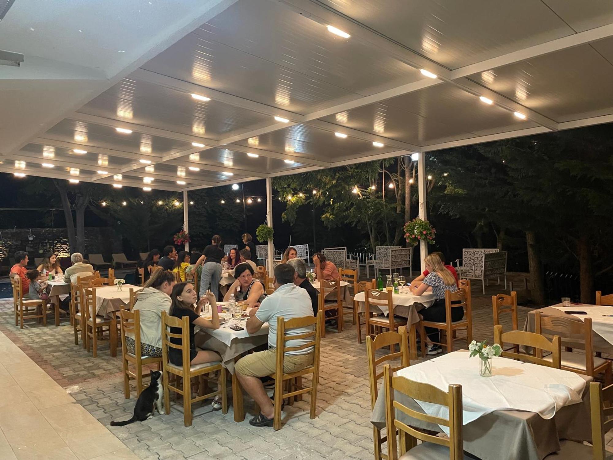 Përmet Hotel Aroma מראה חיצוני תמונה