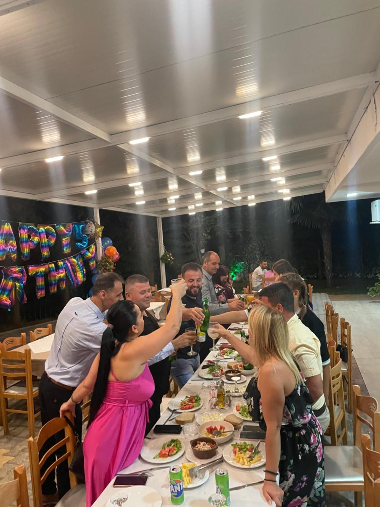 Përmet Hotel Aroma מראה חיצוני תמונה
