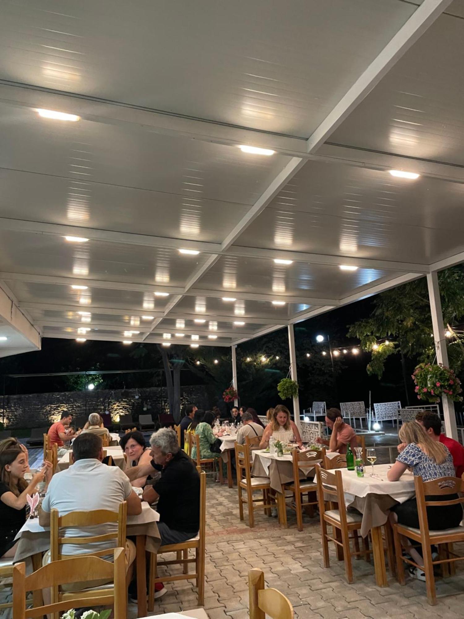 Përmet Hotel Aroma מראה חיצוני תמונה