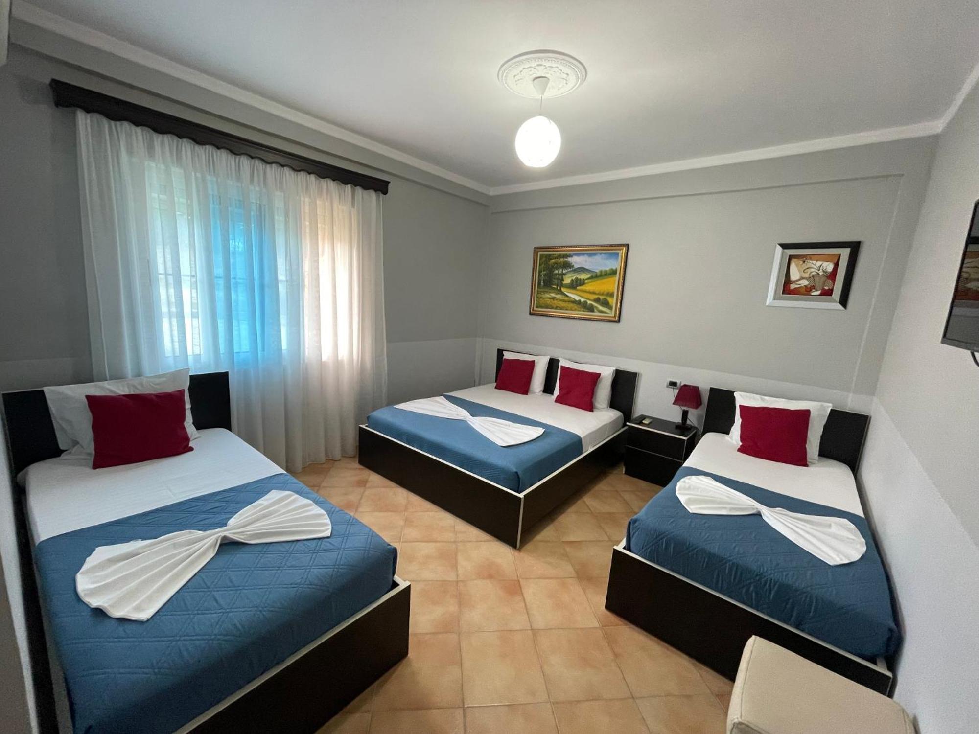 Përmet Hotel Aroma מראה חיצוני תמונה
