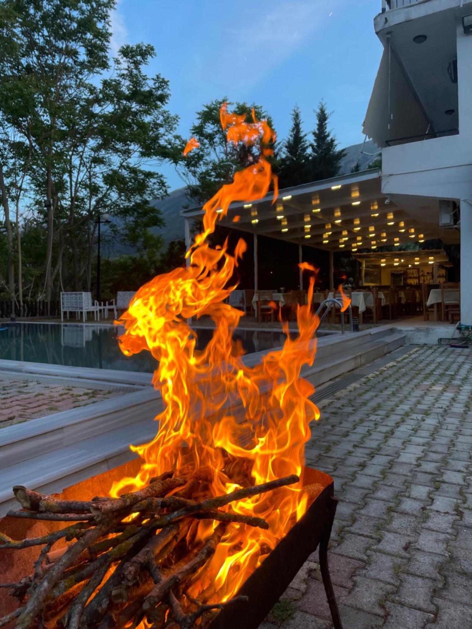 Përmet Hotel Aroma מראה חיצוני תמונה