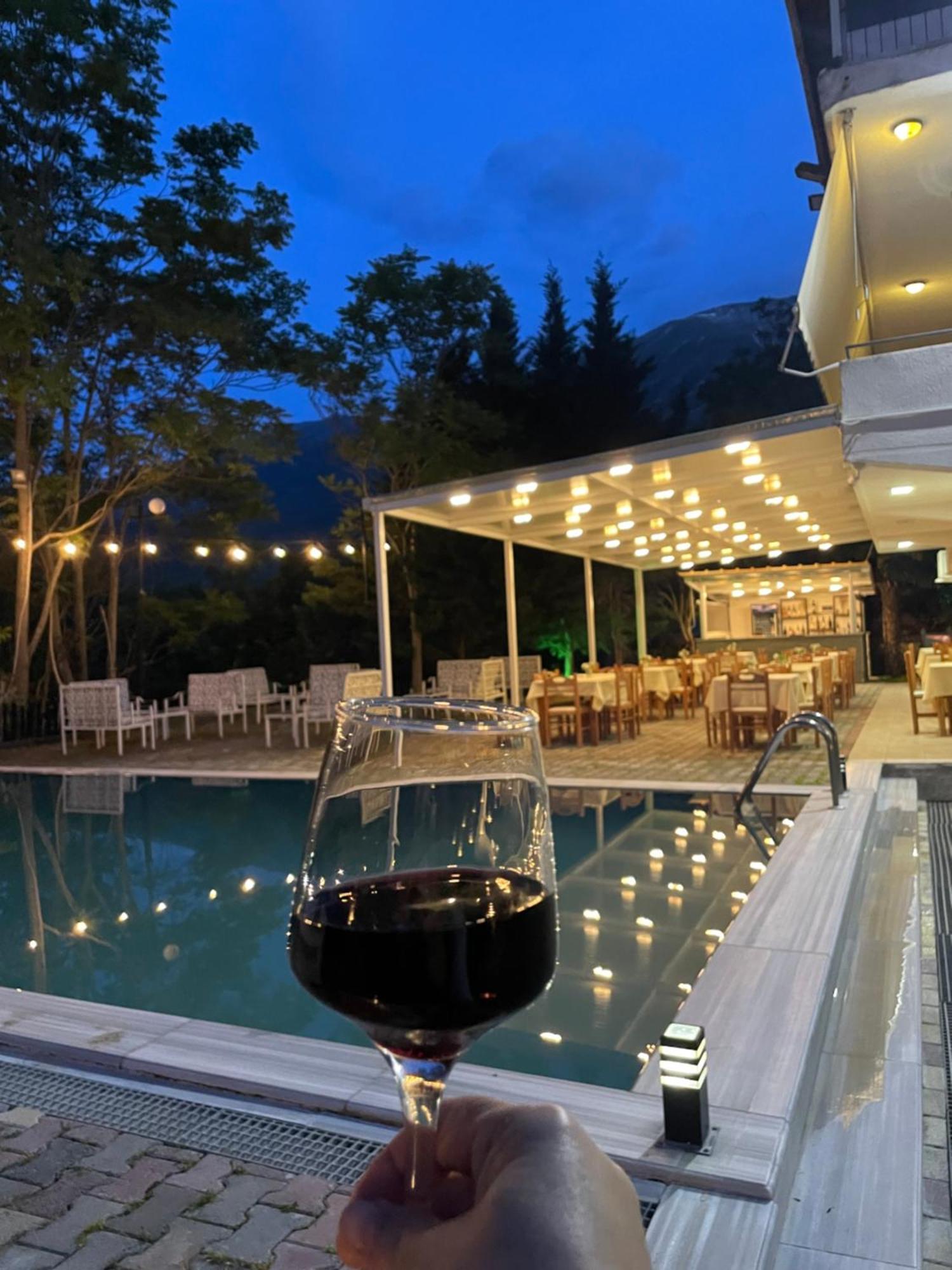 Përmet Hotel Aroma מראה חיצוני תמונה